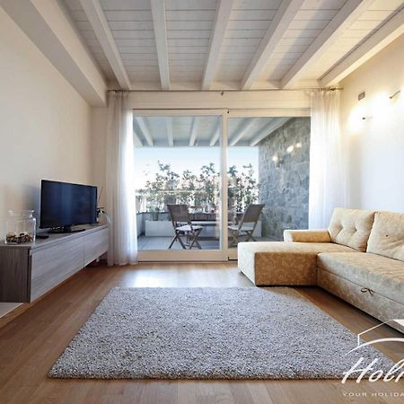 Warda A6 Apartment Ντεζεντσάνο ντελ Γκάρντα Εξωτερικό φωτογραφία